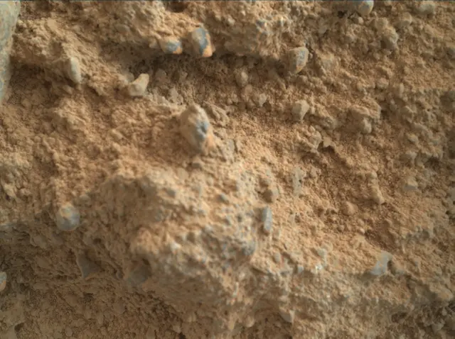 Sol 400: Mars Hand Lens Imager (MAHLI)