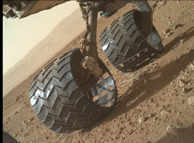 Sol 411: Mars Hand Lens Imager (MAHLI)