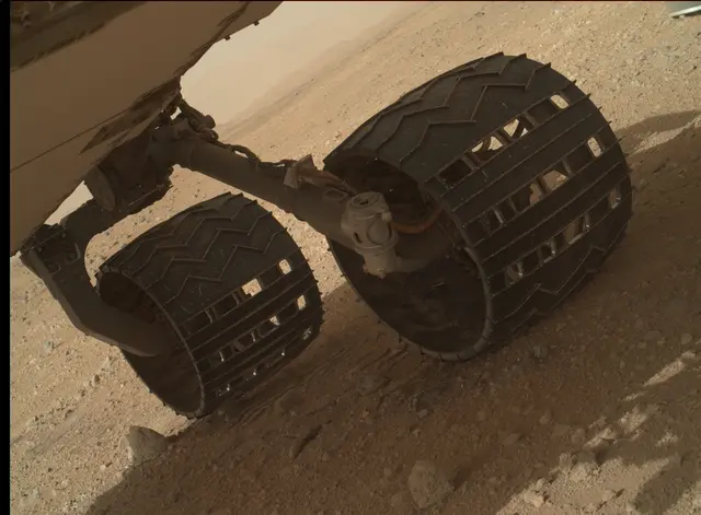 Sol 411: Mars Hand Lens Imager (MAHLI)