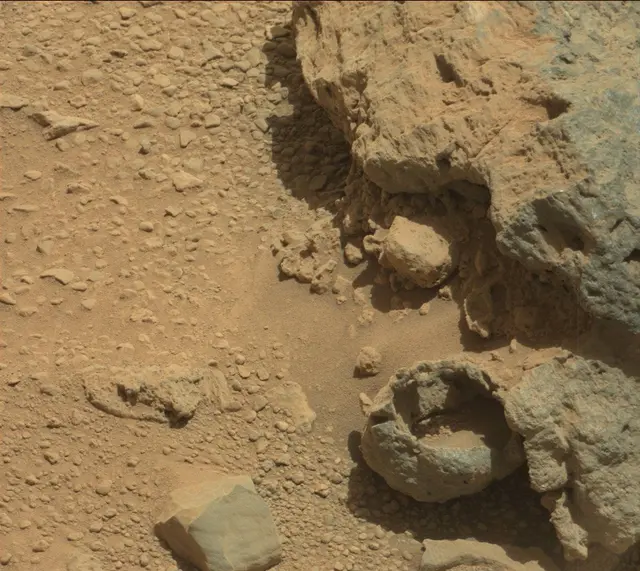 Sol 429: Mast Camera (Mastcam)