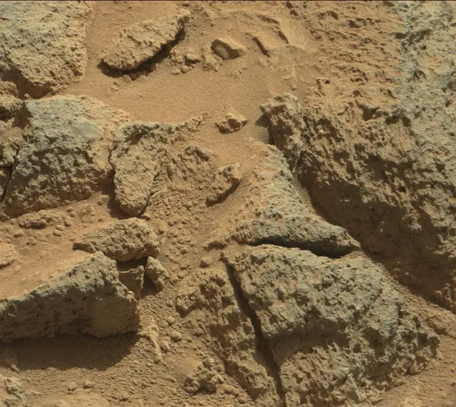 Sol 469: Mast Camera (Mastcam)
