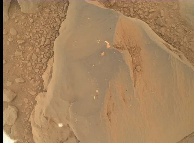 Sol 472: Mars Hand Lens Imager (MAHLI)