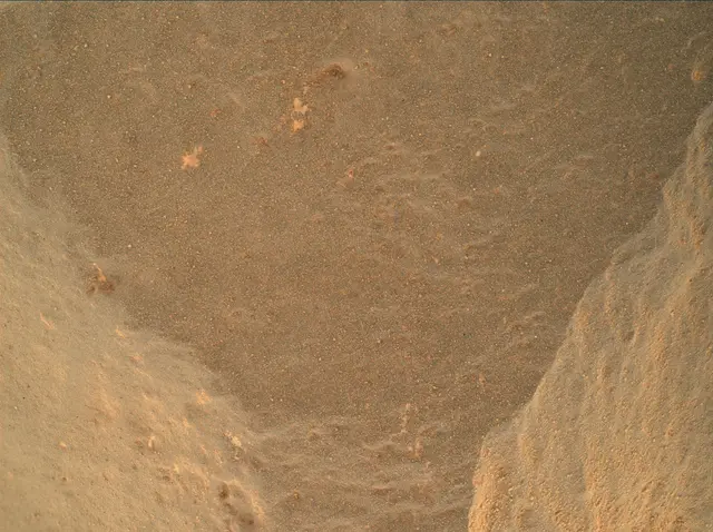 Sol 472: Mars Hand Lens Imager (MAHLI)