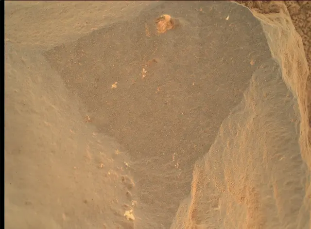 Sol 472: Mars Hand Lens Imager (MAHLI)