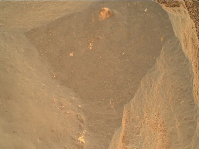 Sol 472: Mars Hand Lens Imager (MAHLI)
