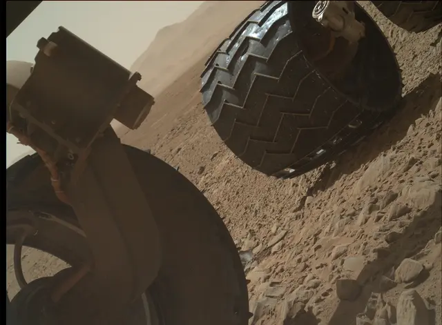 Sol 472: Mars Hand Lens Imager (MAHLI)