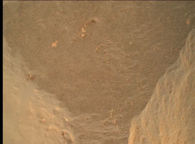 Sol 472: Mars Hand Lens Imager (MAHLI)