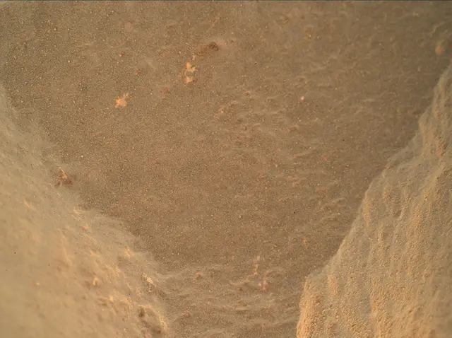 Sol 472: Mars Hand Lens Imager (MAHLI)