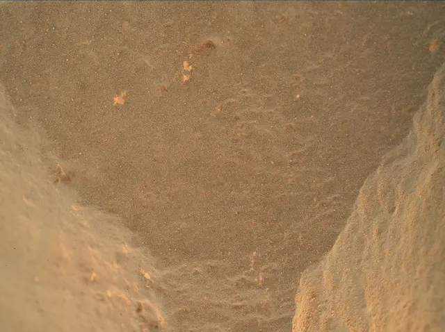 Sol 472: Mars Hand Lens Imager (MAHLI)