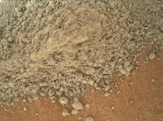 Sol 487: Mars Hand Lens Imager (MAHLI)