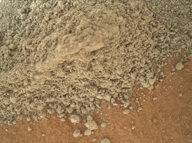 Sol 487: Mars Hand Lens Imager (MAHLI)