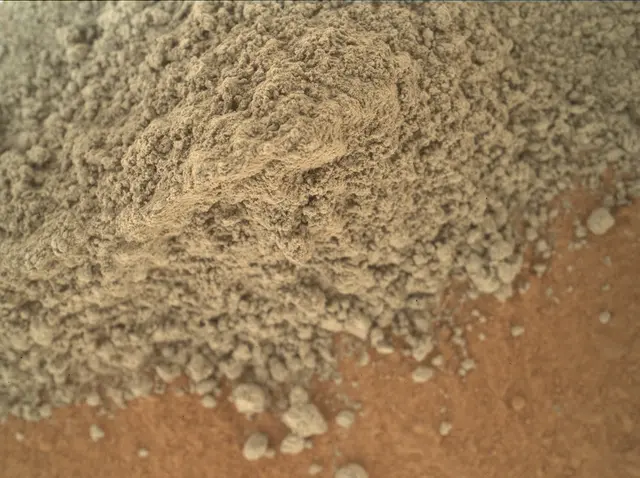 Sol 487: Mars Hand Lens Imager (MAHLI)