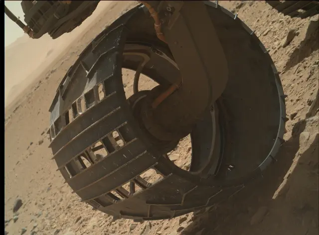 Sol 490: Mars Hand Lens Imager (MAHLI)