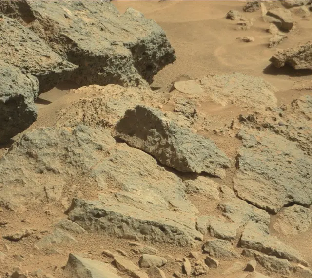 Sol 493: Mast Camera (Mastcam)