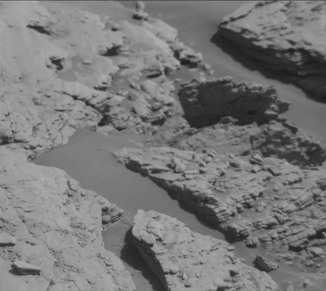 Sol 2523: Mast Camera (Mastcam)