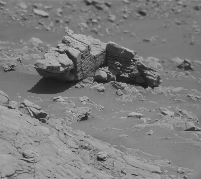 Sol 2523: Mast Camera (Mastcam)