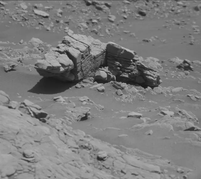 Sol 2523: Mast Camera (Mastcam)