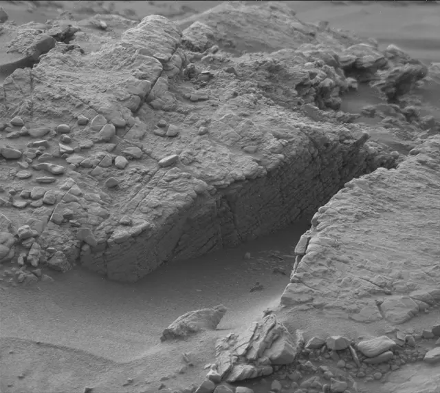 Sol 2523: Mast Camera (Mastcam)