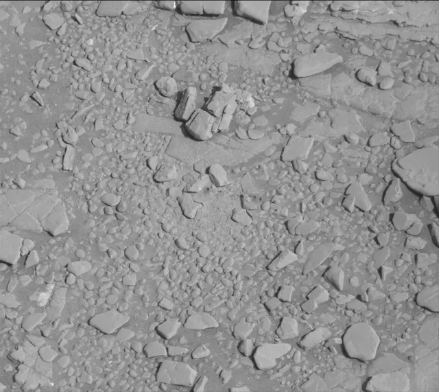 Sol 2526: Mast Camera (Mastcam)