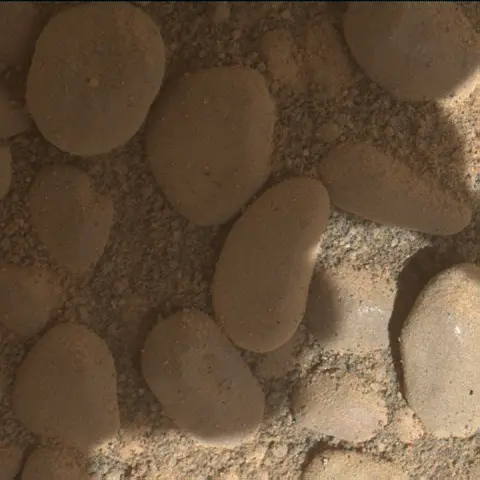 Sol 2526: Mars Hand Lens Imager (MAHLI)