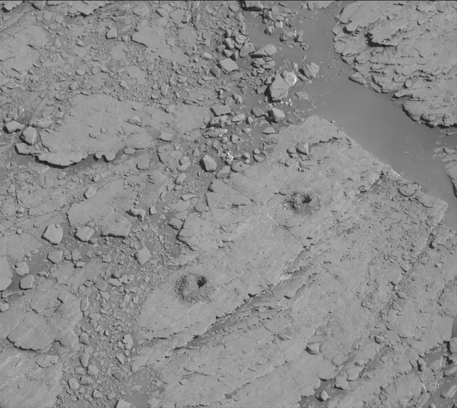 Sol 2527: Mast Camera (Mastcam)