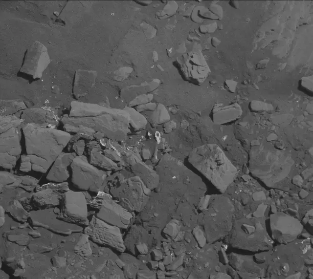 Sol 2532: Mast Camera (Mastcam)