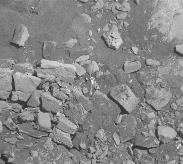 Sol 2532: Mast Camera (Mastcam)