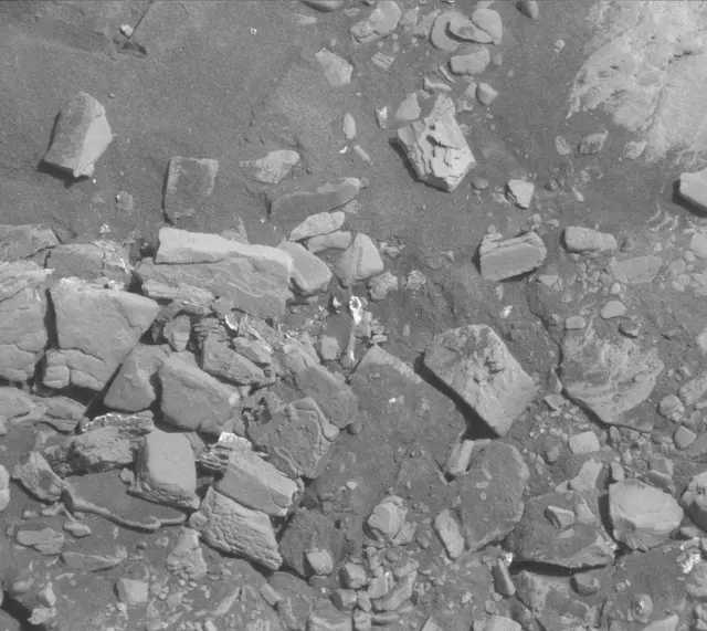 Sol 2532: Mast Camera (Mastcam)