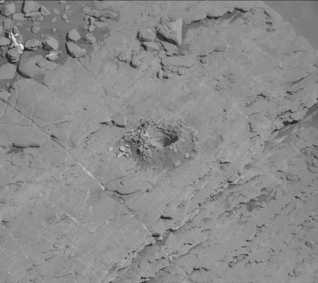 Sol 2541: Mast Camera (Mastcam)