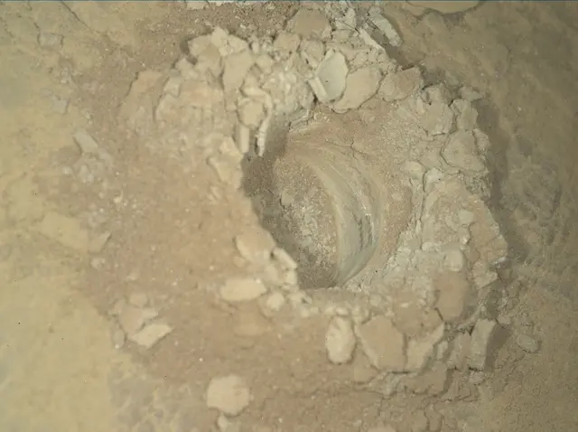 Sol 2551: Mars Hand Lens Imager (MAHLI)