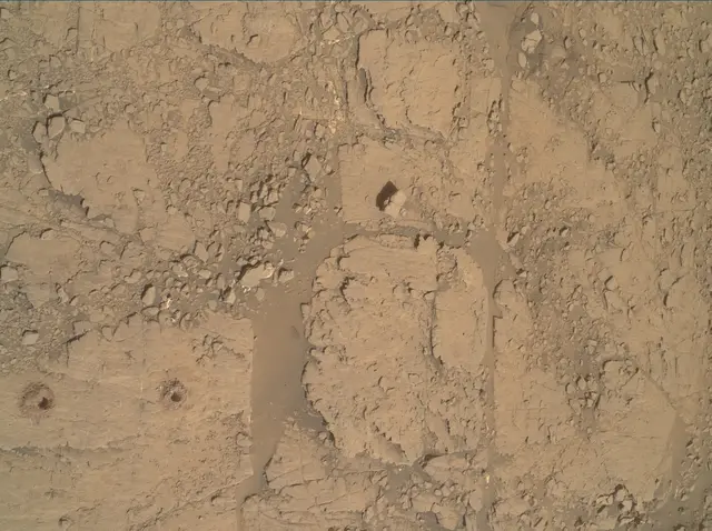 Sol 2553: Mars Hand Lens Imager (MAHLI)