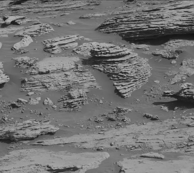 Sol 2572: Mast Camera (Mastcam)