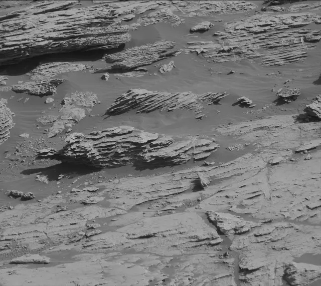 Sol 2572: Mast Camera (Mastcam)