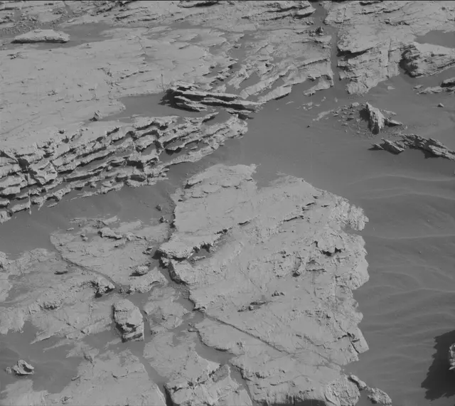 Sol 2572: Mast Camera (Mastcam)
