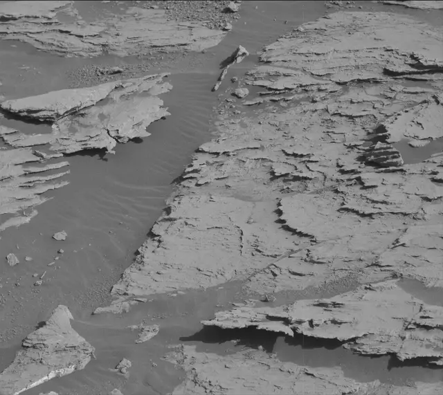 Sol 2572: Mast Camera (Mastcam)