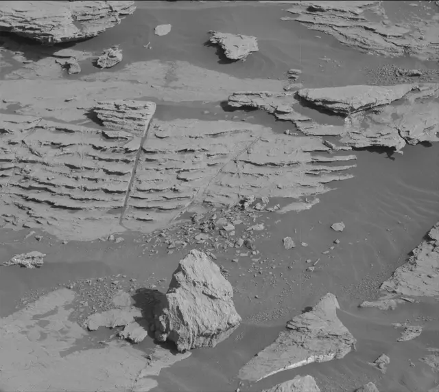 Sol 2572: Mast Camera (Mastcam)