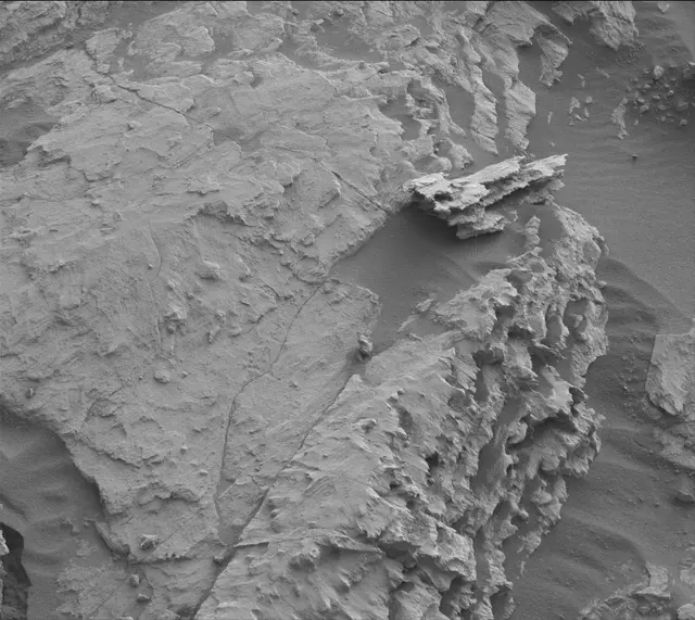 Sol 2572: Mast Camera (Mastcam)