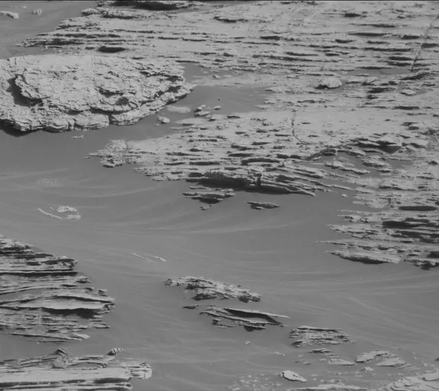Sol 2572: Mast Camera (Mastcam)