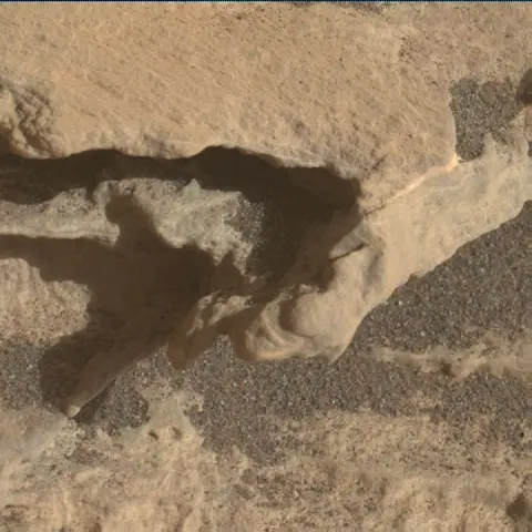 Sol 2574: Mars Hand Lens Imager (MAHLI)