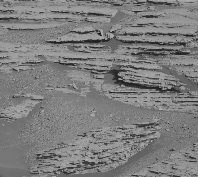 Sol 2579: Mast Camera (Mastcam)