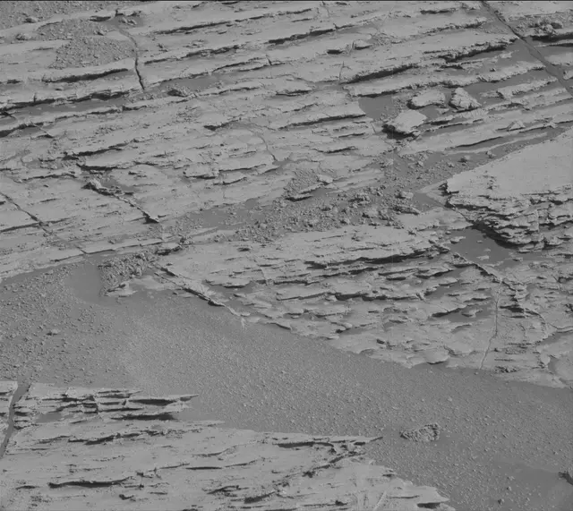 Sol 2579: Mast Camera (Mastcam)