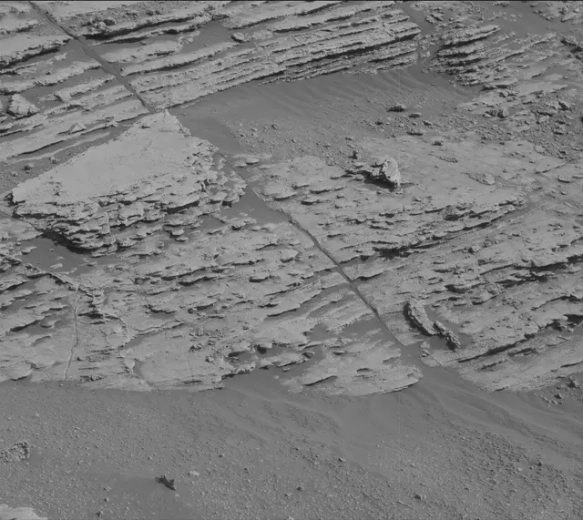 Sol 2579: Mast Camera (Mastcam)