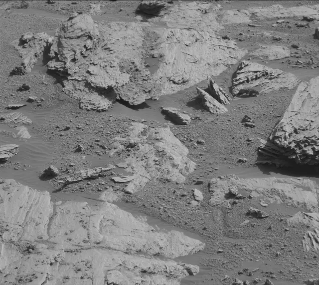 Sol 2579: Mast Camera (Mastcam)