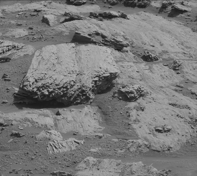 Sol 2579: Mast Camera (Mastcam)