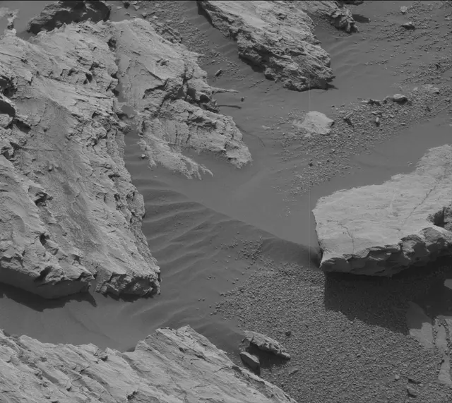 Sol 2579: Mast Camera (Mastcam)