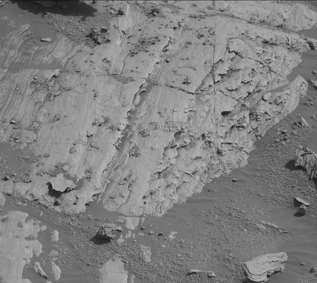 Sol 2579: Mast Camera (Mastcam)