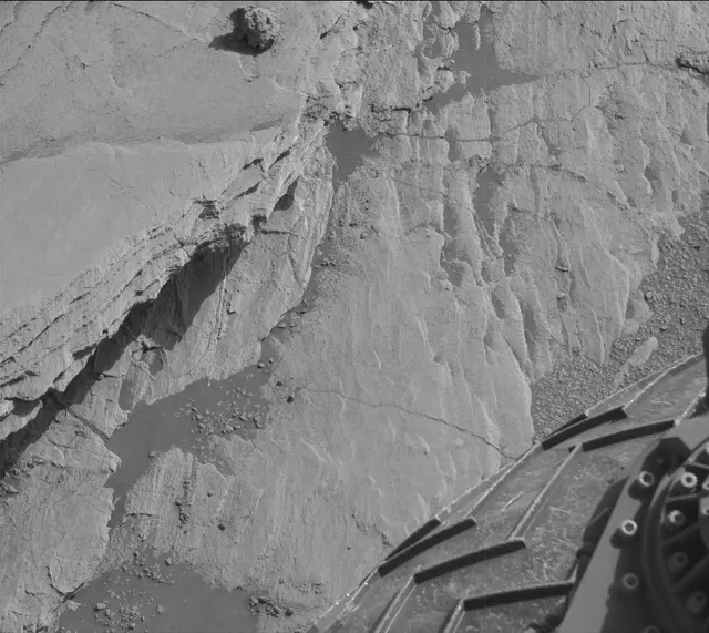 Sol 2579: Mast Camera (Mastcam)