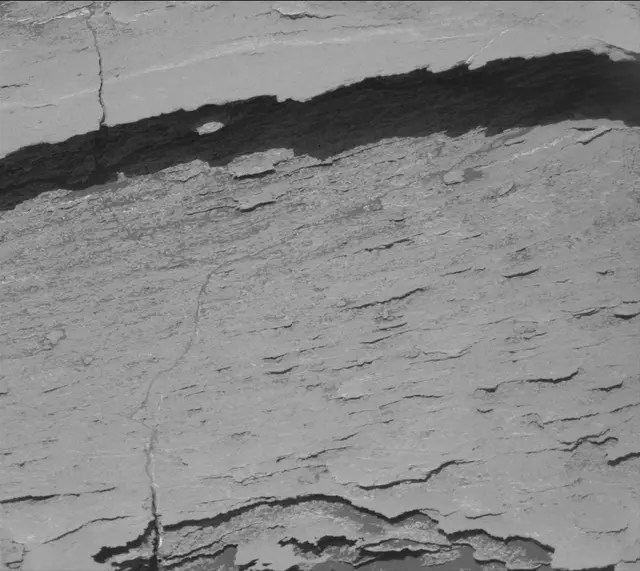 Sol 2579: Mast Camera (Mastcam)