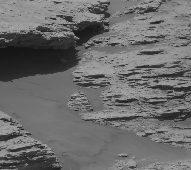 Sol 2579: Mast Camera (Mastcam)