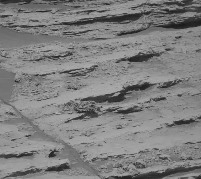 Sol 2579: Mast Camera (Mastcam)